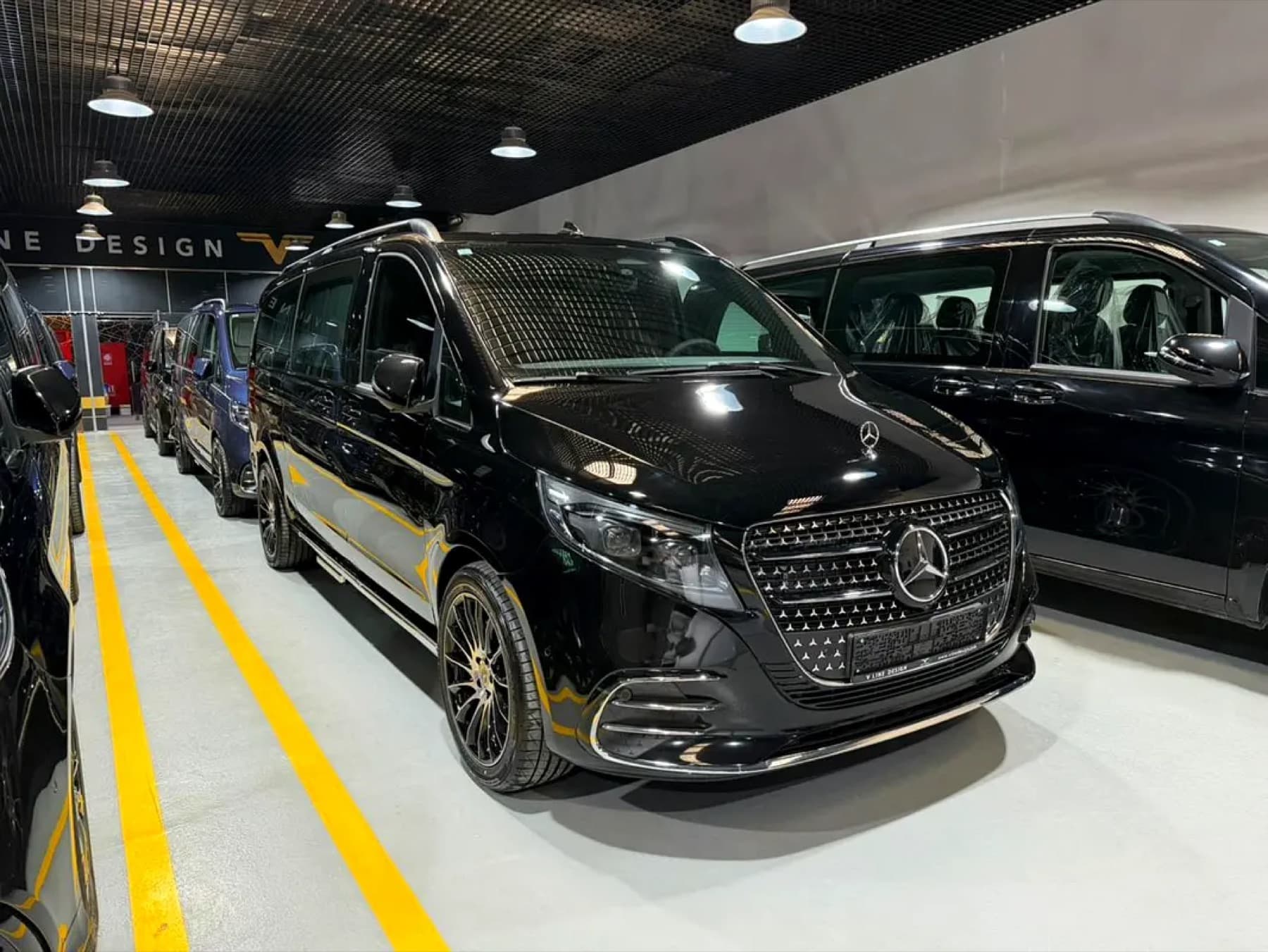 Mercedes V-Class — Aura Avenue fleet
