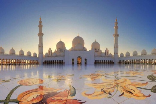 Sheikh Zayed Grand Mosque at dawn