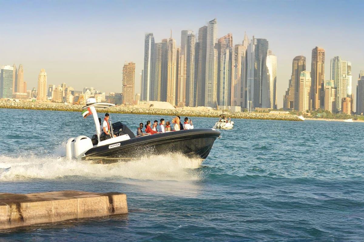 Black Boat Tour