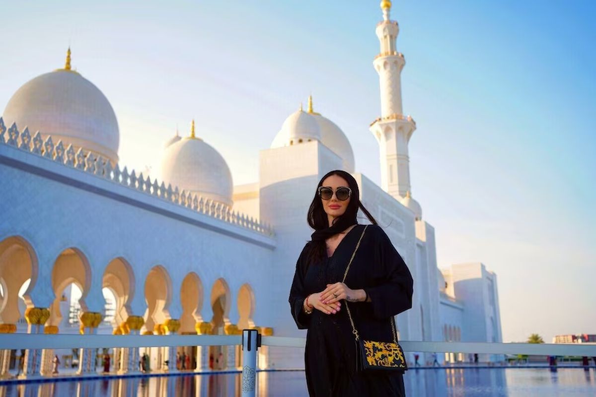 Sheikh Zayed Mosque Half Day Tour in Abu Dhabi